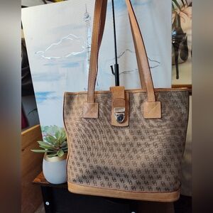 Dooney and Bourke vintage tote Approx Size